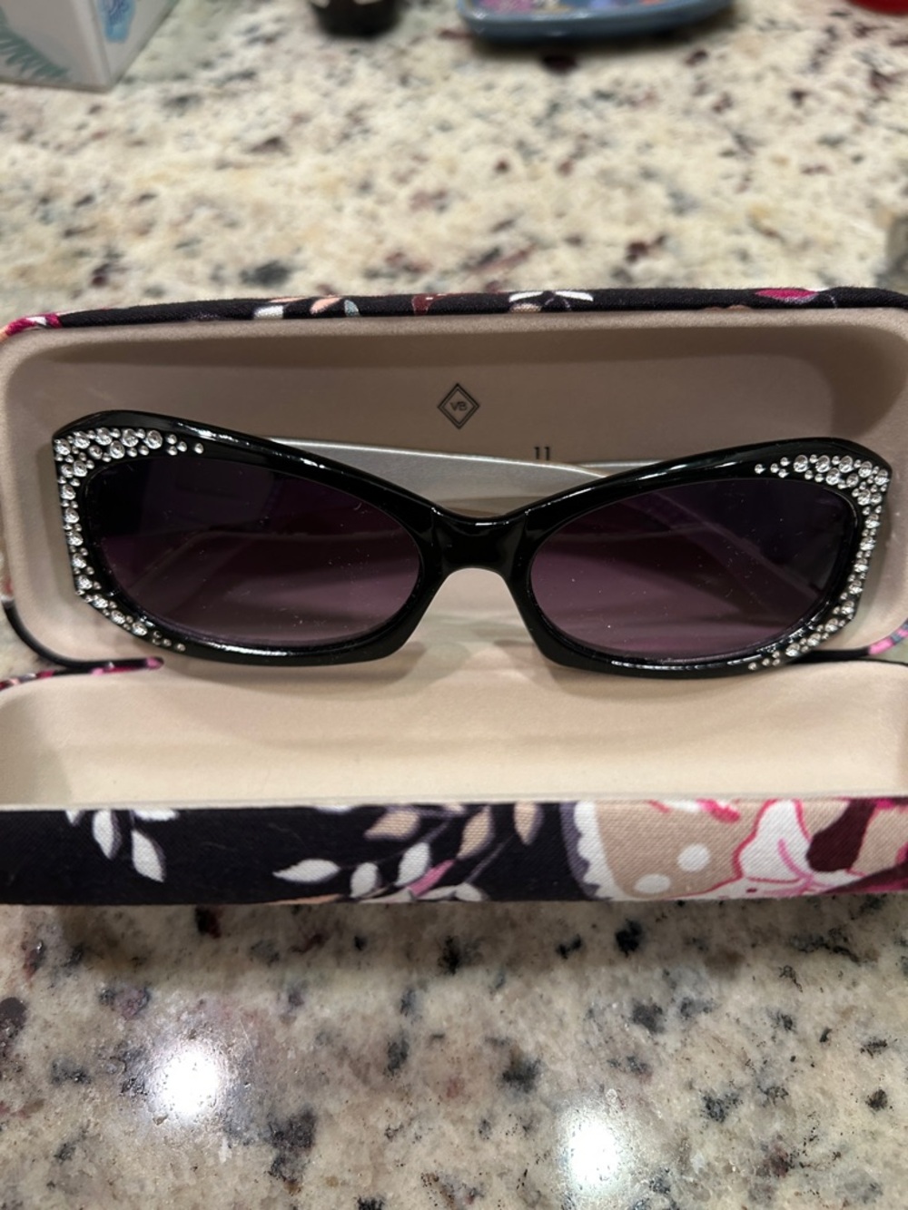 Black Rhinestone Cat-Eye Women's Sunglasses reading